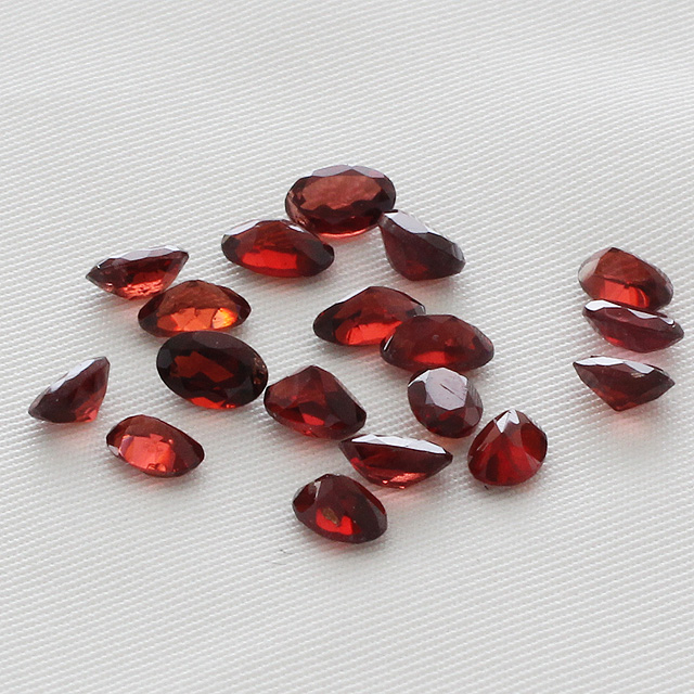 ガーネット 約４ｘ６mm