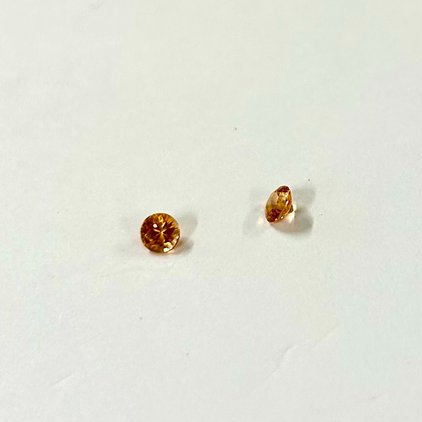 スぺサルティンガーネット　ラウンドカット　３ｍｍ