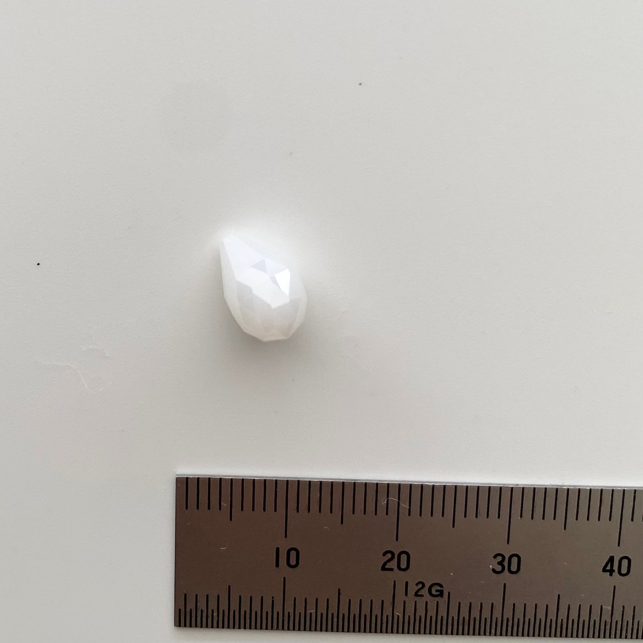 ミルキーキュービック（片穴）7x10mm