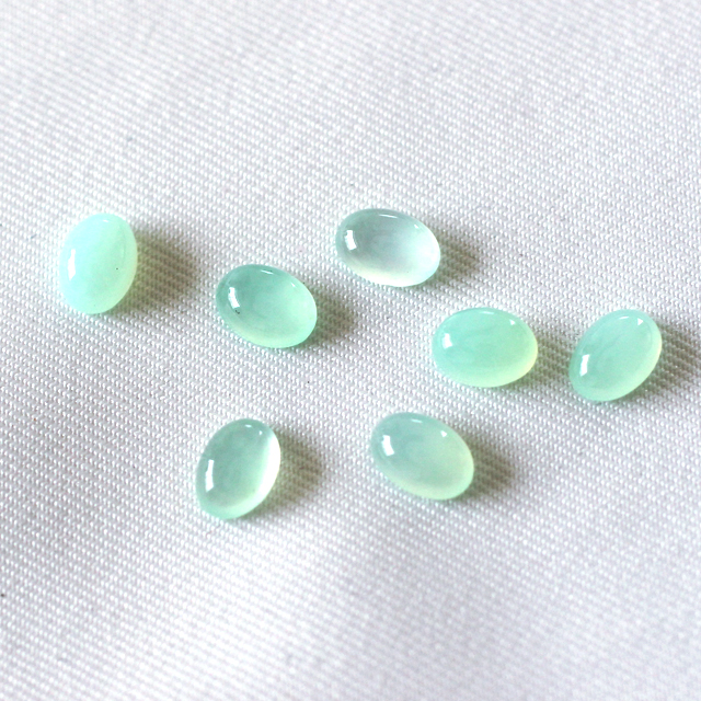 クリソプレーズ ５×７ｍｍ オーバルカボション（ライト）