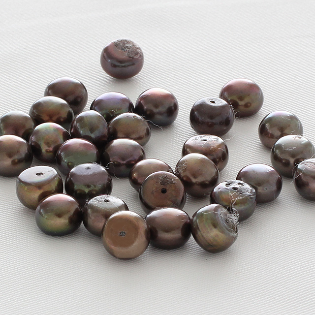 淡水パール 染め 幅約８．６から９ｍｍ高さ約６．６から７ｍｍ 片穴（浅め）