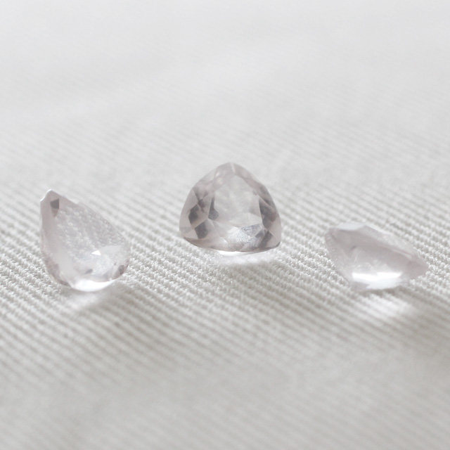 ローズクオーツ　５ｍｍ　三角