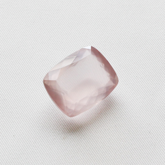 ローズクオーツ　クッションカット変形２３．３ｘ１８．４ｍｍ