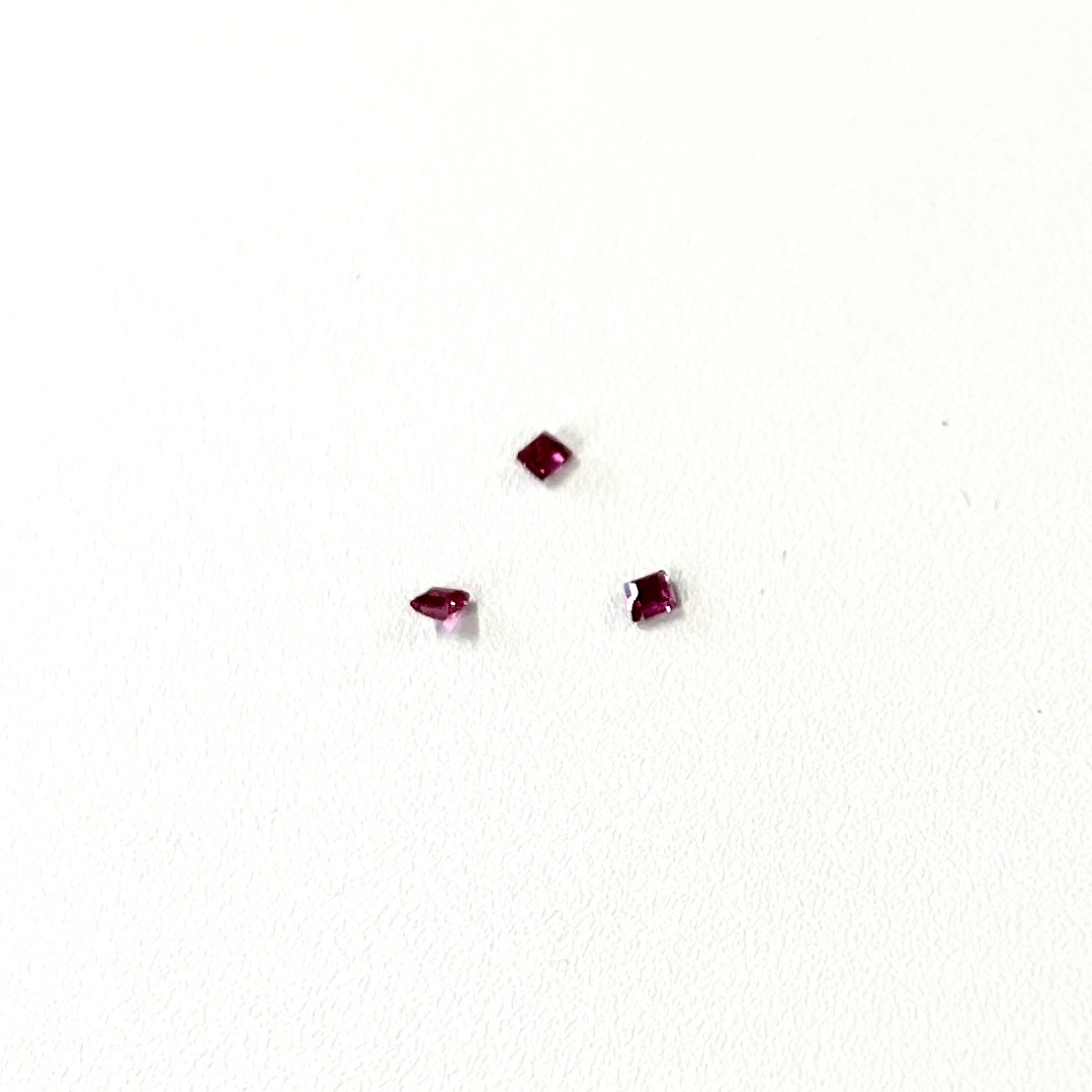 ルビー　スクエア　２．５ｍｍ　