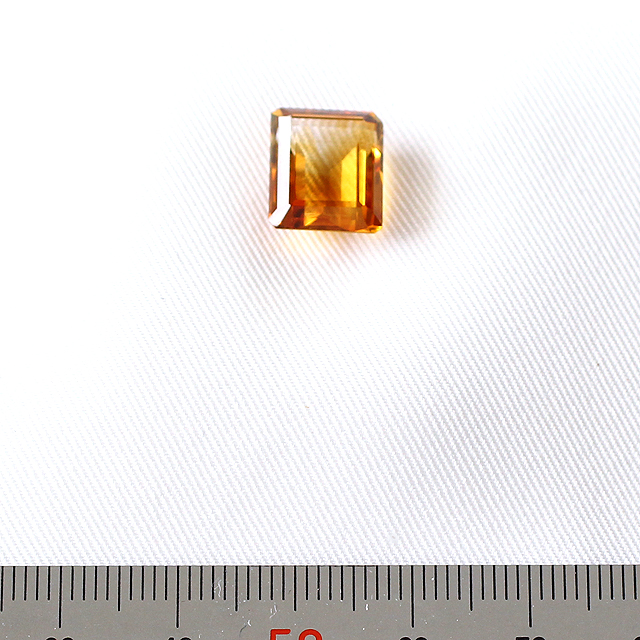 シトリン　１１．８ｘ１０ｍｍ　エメラルドカット