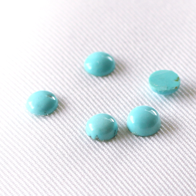 ターコイズ　３．５から４．０ｍｍ　カボション