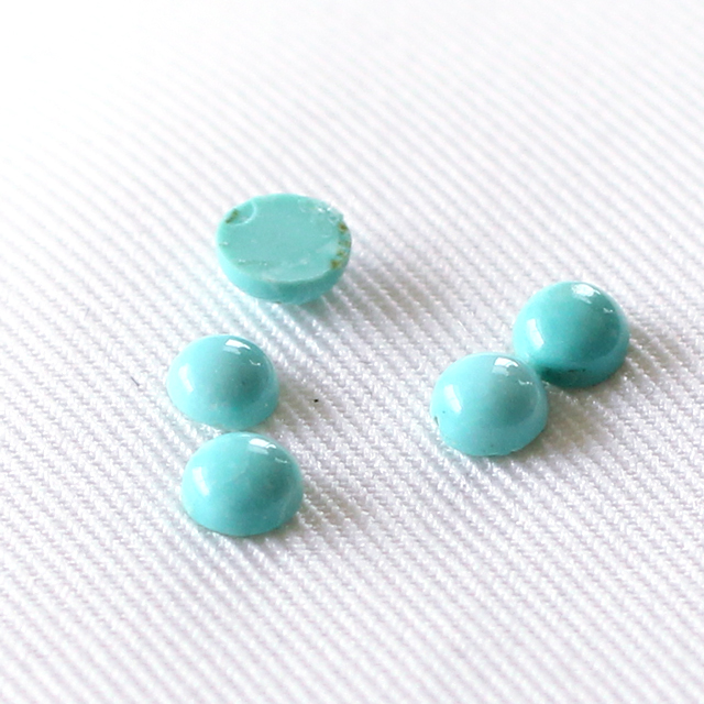 ターコイズ　４．５から５．０ｍｍ　カボション