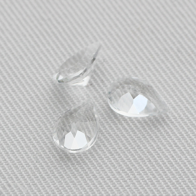 ホワイトトパーズ　５ｘ７ｍｍ ペアシェイプカット
