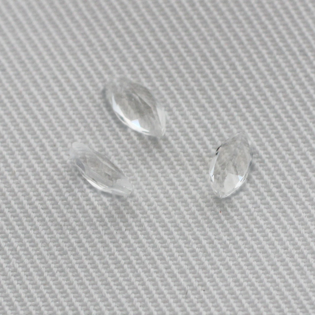 ホワイトトパーズ　２ｘ４ｍｍ マーキスカット