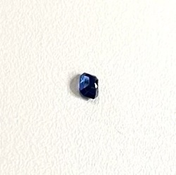 サファイヤ　　カット　角きり　３．５x２．９mm