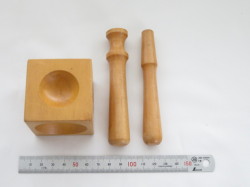 木製サイコロ（矢坊主付）　ロープライス品