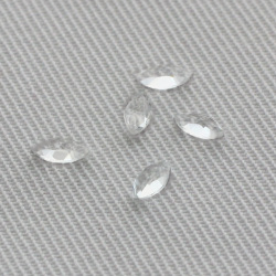 ホワイトトパーズ　１．８ｘ３．５ｍｍ マーキスカット