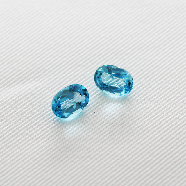 ブルートパーズ 5x7mm（オーバルチェカーカット）