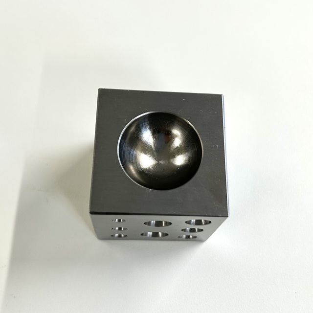 鋼製 サイコロ玉台