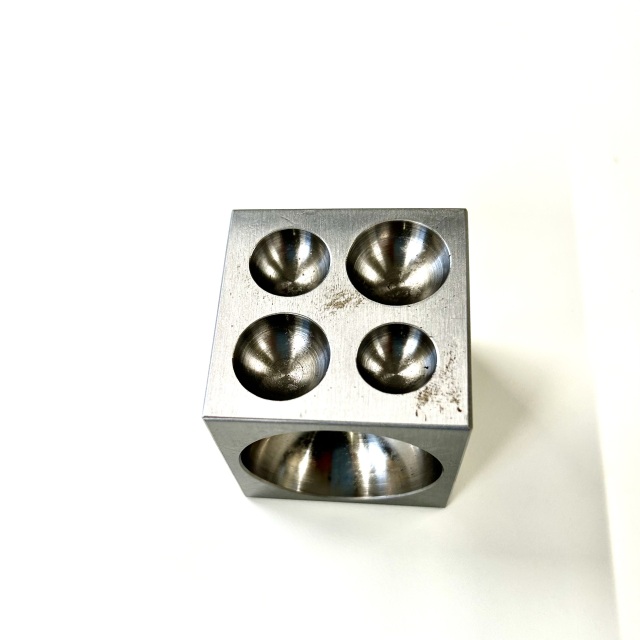 鋼製 サイコロ玉台