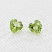 ペリドット　３ｍｍ　ハートカット