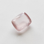 ローズクオーツ　クッションカット変形２３．３ｘ１８．４ｍｍ