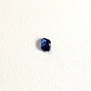 サファイヤ　　カット　角きり　３．５x２．９mm