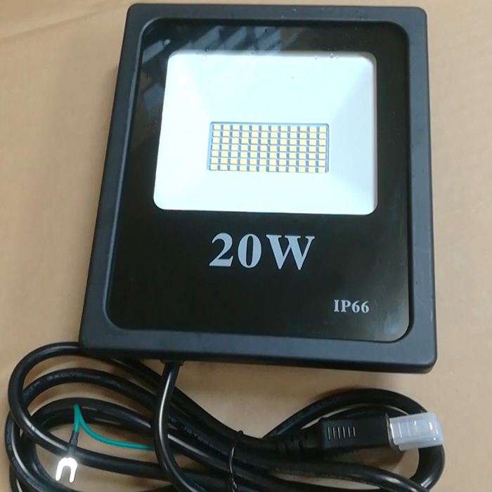 LED投光器 20Wで3400lm(300W相当) 防水 昼光色 LEDライト 作業灯 ワークライト アース付き2Pコード