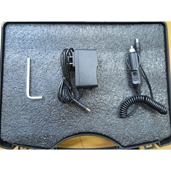 LED充電式投光器(20W 5600maH 2600lm 昼光色 充電器・ケース付き)