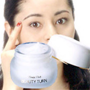 【送料無料】気になる小ジワ部分に少量をつけるだけで天然ミネラルファクター、シアバター、ローヤルゼリーなどがシワやたるみにはたらきかけ、即効的にリフトアップ効果をあらわします！：トミーリッチ　ビューティターン