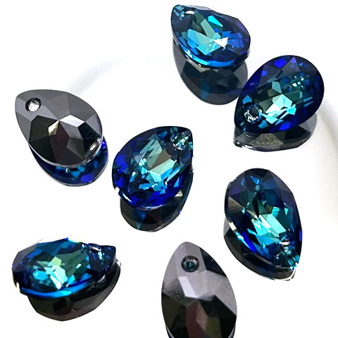 スワロフスキー #6433 Pear Cut Pendant クリスタルバミューダブルー