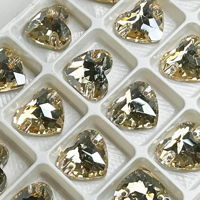 AURORA A3259 Heart sew-on stone 2 hole クリスタルゴールデンシャドウの画像