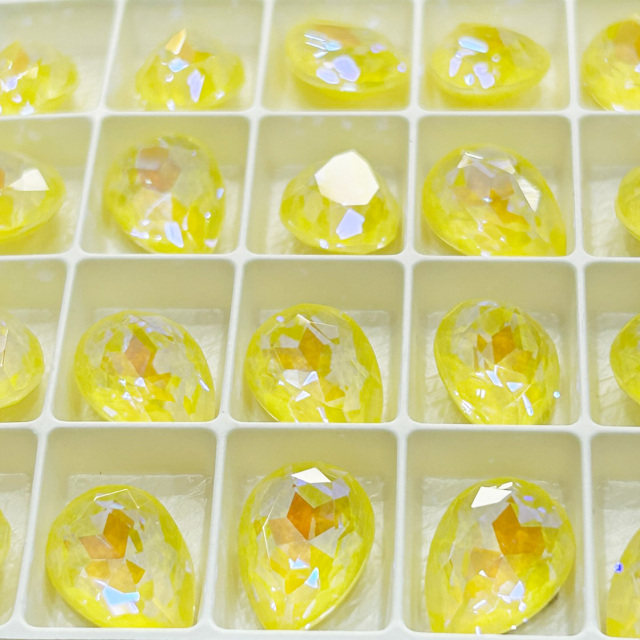 オーロラクリスタルのドロップ形状のサンシャインディライトの画像