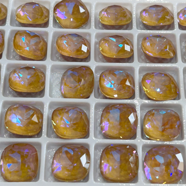 クリスタル　セレクトショップ AURORA A4470 Cushion Square Fancy Stone クリスタル カプチーノディ