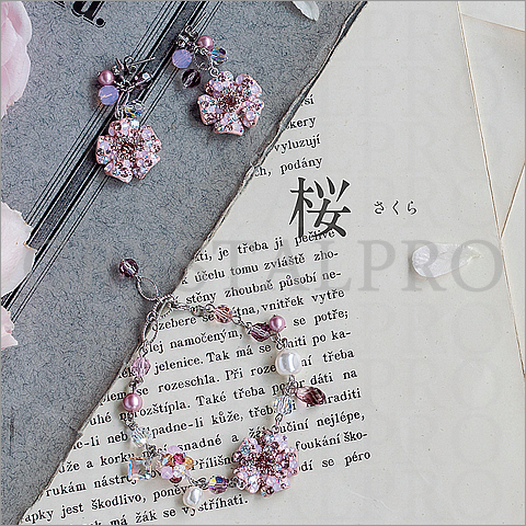 ビーズ＆グルーで作る　お花のアクセサリー