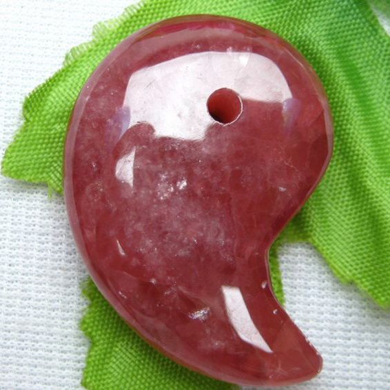 インカローズ ロードクロサイト 勾玉[K1-1367]