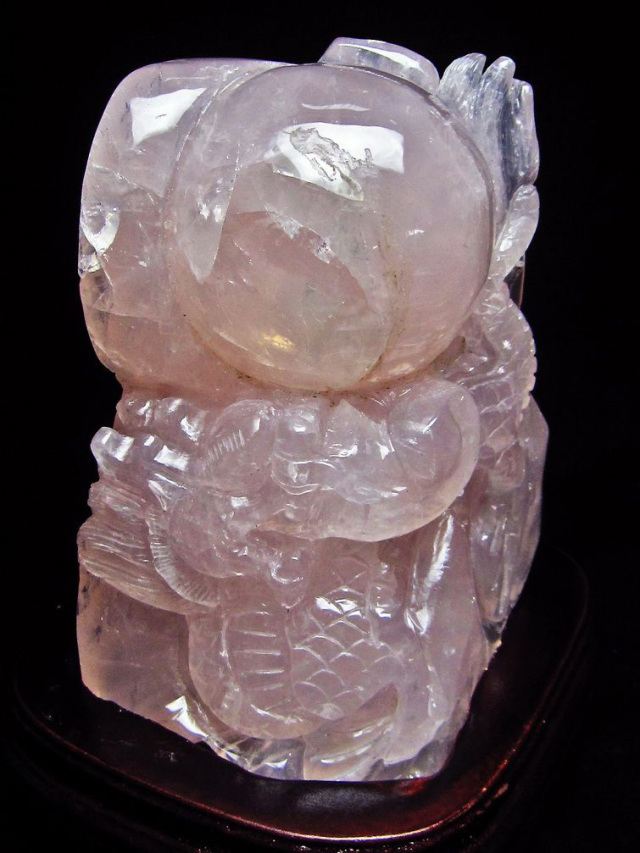 3Kg ローズクォーツ 手彫り 龍[M157-121]