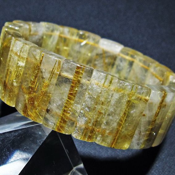 ゴールドタイチンルチル バングル [t107-4463]