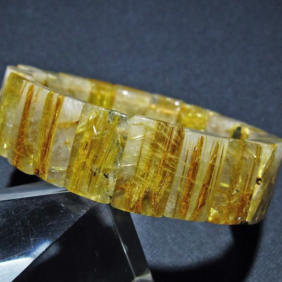 ゴールドタイチンルチル バングル [t107-4491]