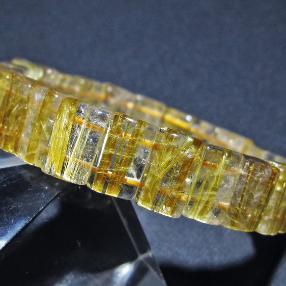 ゴールドタイチンルチル バングル [t107-4503]