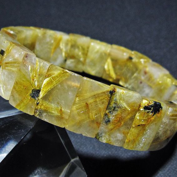 ゴールドタイチンルチル バングル [t107-4507]