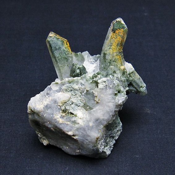 グリーンファントムクォーツ　クラスター アメリカ産 [t126-7834]