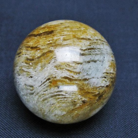 赤ガーデンファントム水晶 丸玉 29mm [t129-3050]