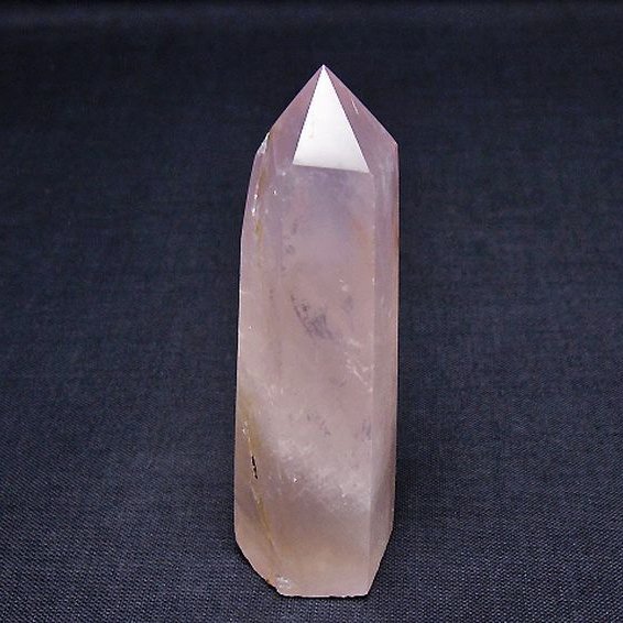 ローズクォーツ 六角柱 [t138-6555]