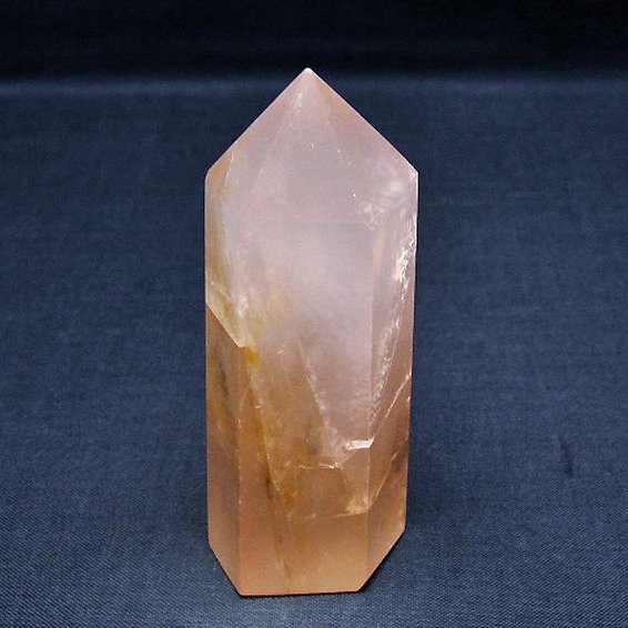 ローズクォーツ 六角柱 [t138-6674]