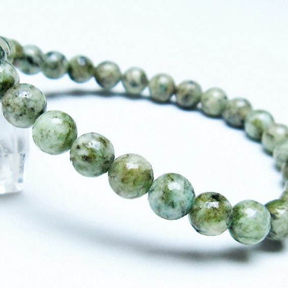 K2ストーン（K2ブルー）ブレスレットは神秘的な色合いと模様の天然石です