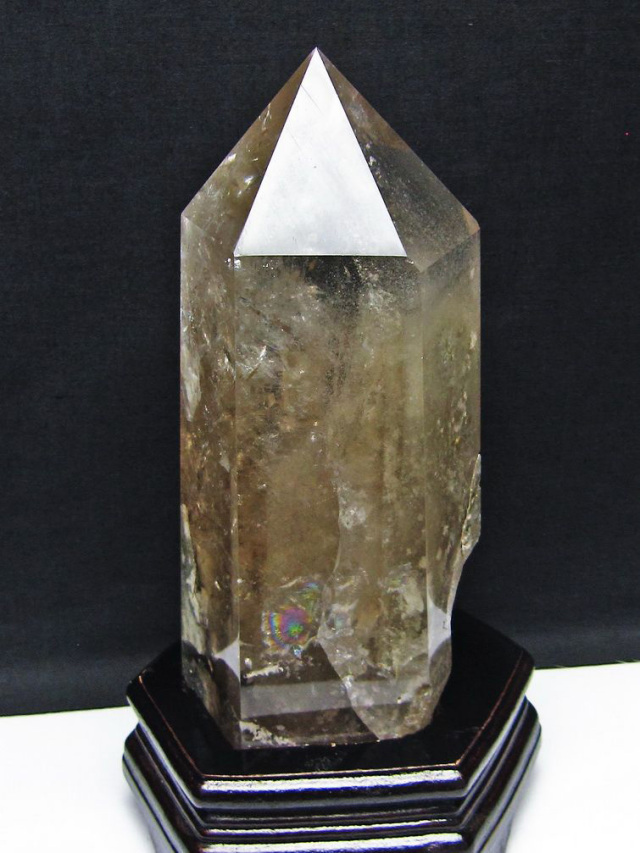 2Kg 虹入り ライトニング水晶ガーデンクォーツ（庭園水晶） 六角柱[T222-2033]
