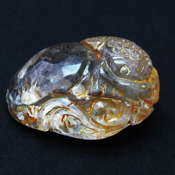 ヒマラヤ水晶 手彫り 魚 置物[T261-1044]