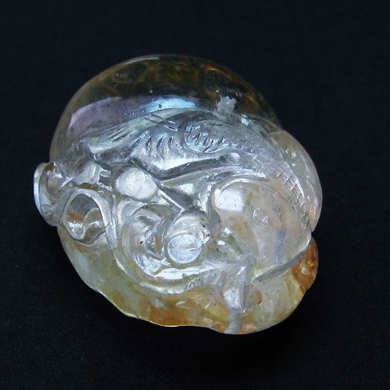 ヒマラヤ水晶 手彫り 魚 置物[T261-1068]