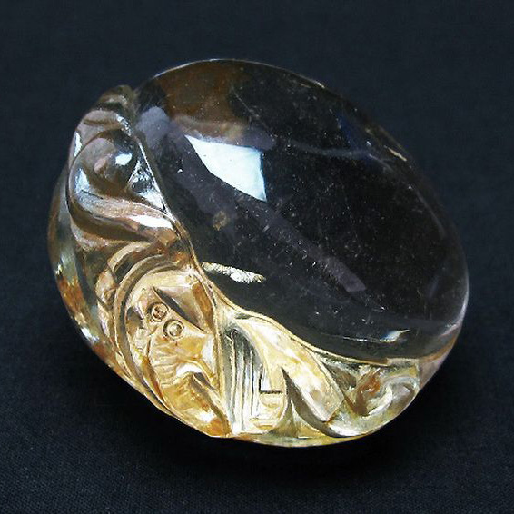 ヒマラヤ水晶 手彫り 魚 置物[T261-1117]