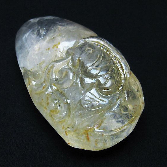 ヒマラヤ水晶 手彫り 魚 置物[T261-1130]