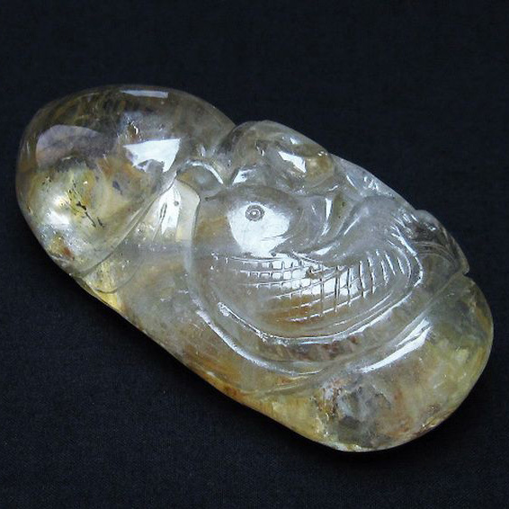 ヒマラヤ水晶 手彫り 魚 置物[T261-1139]