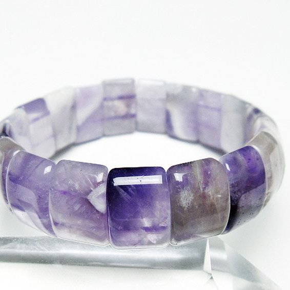 アメジスト（紫水晶）「ピラミッド」の商品一覧ページ