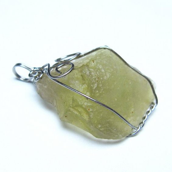 リビアングラス ペンダント 隕石由来の天然ガラス[t298-779]