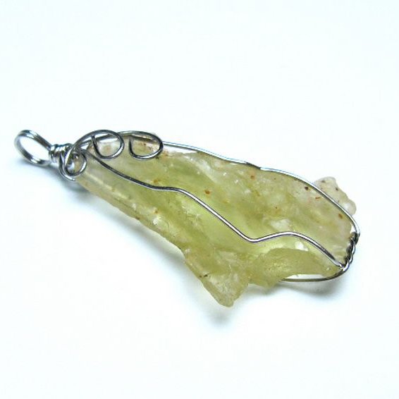 リビアングラス ペンダント 隕石由来の天然ガラス[t298-781]